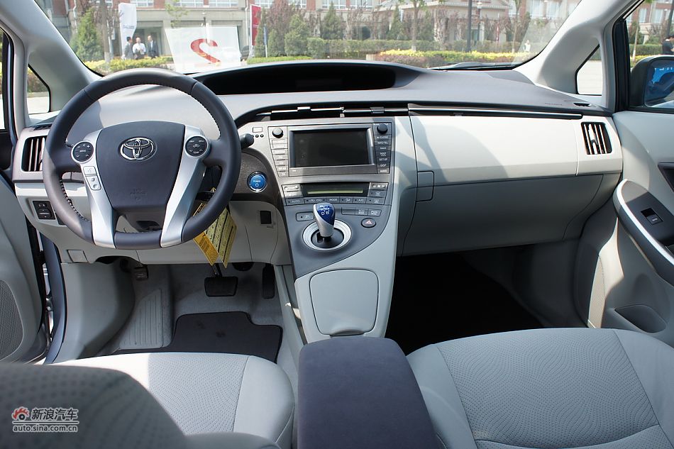 外插充电式混合动力普锐斯