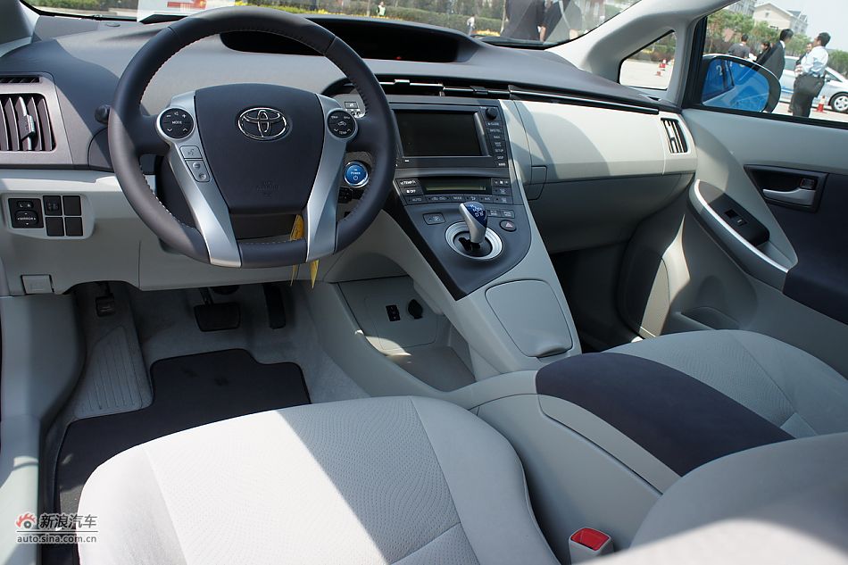 外插充电式混合动力普锐斯