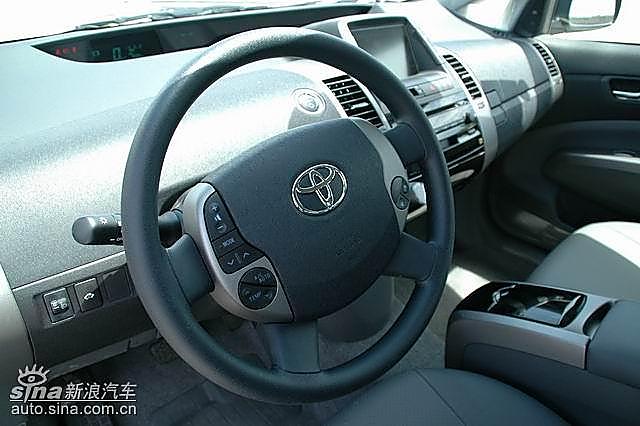 丰田普锐斯方向盘
