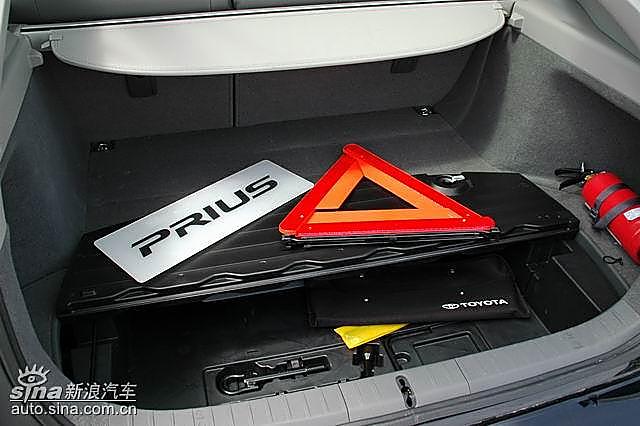 普锐斯后备箱