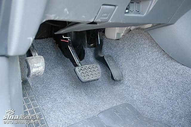 普锐斯刹车踏板