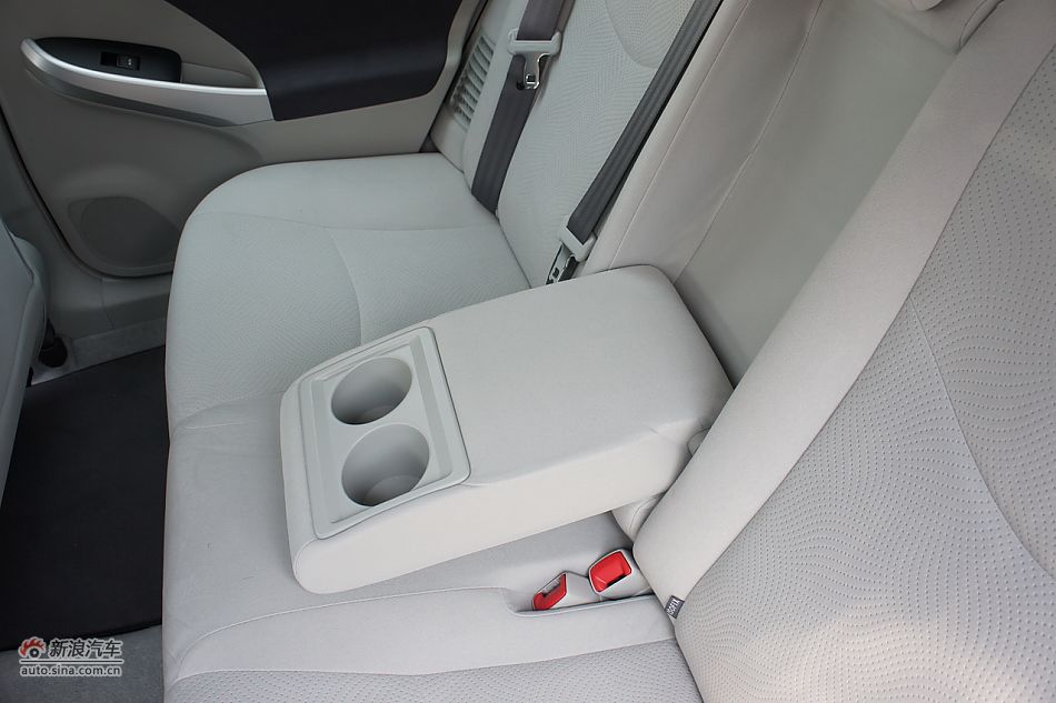 外插充电式混合动力普锐斯