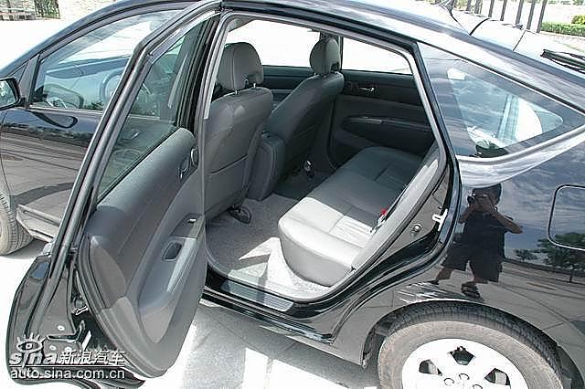 普锐斯后排座椅