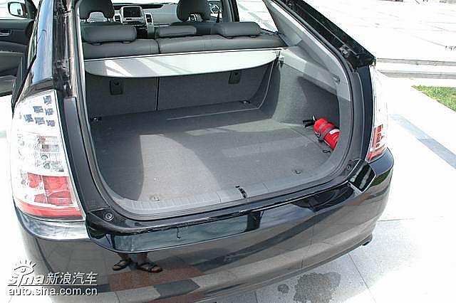 普锐斯后备箱