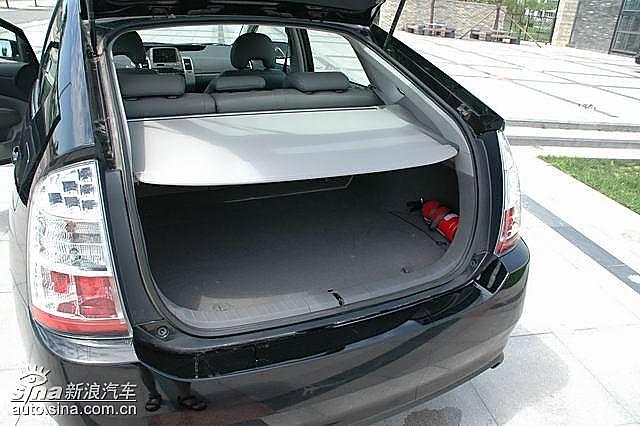 普锐斯后备箱