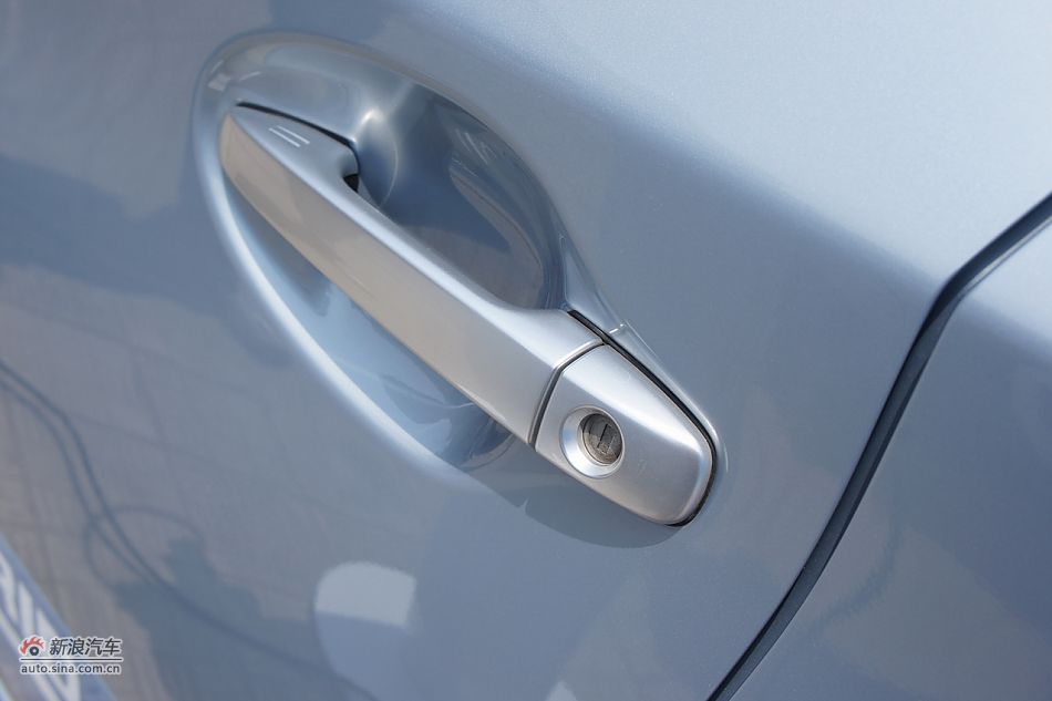 外插充电式混合动力普锐斯