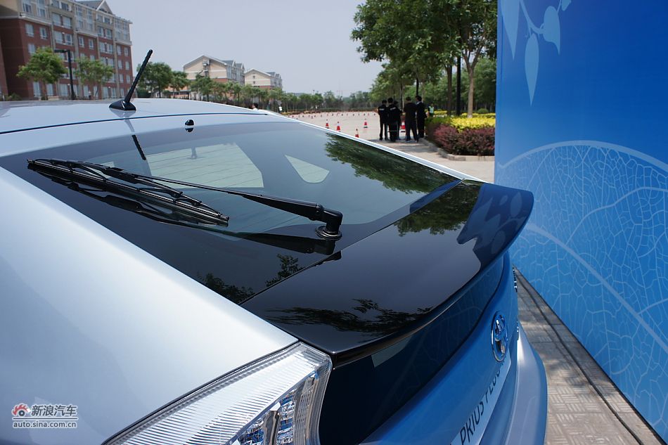 外插充电式混合动力普锐斯