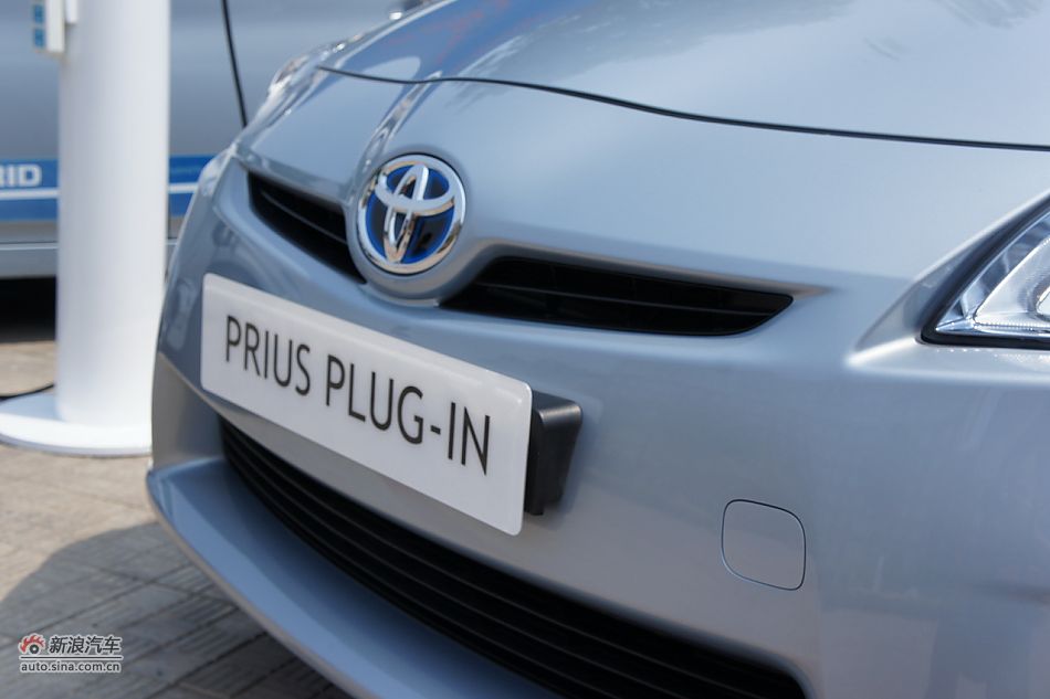 外插充电式混合动力普锐斯