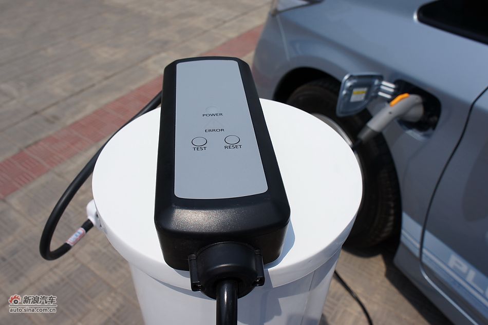 外插充电式混合动力普锐斯