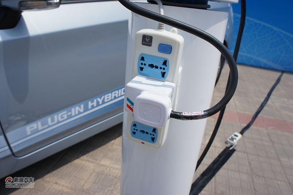 外插充电式混合动力普锐斯
