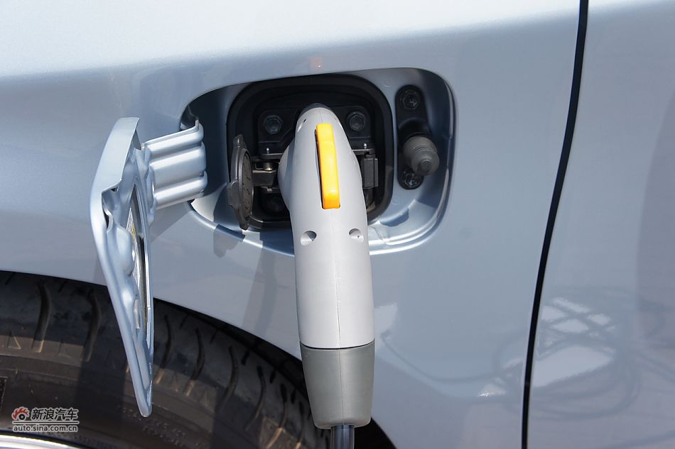 外插充电式混合动力普锐斯