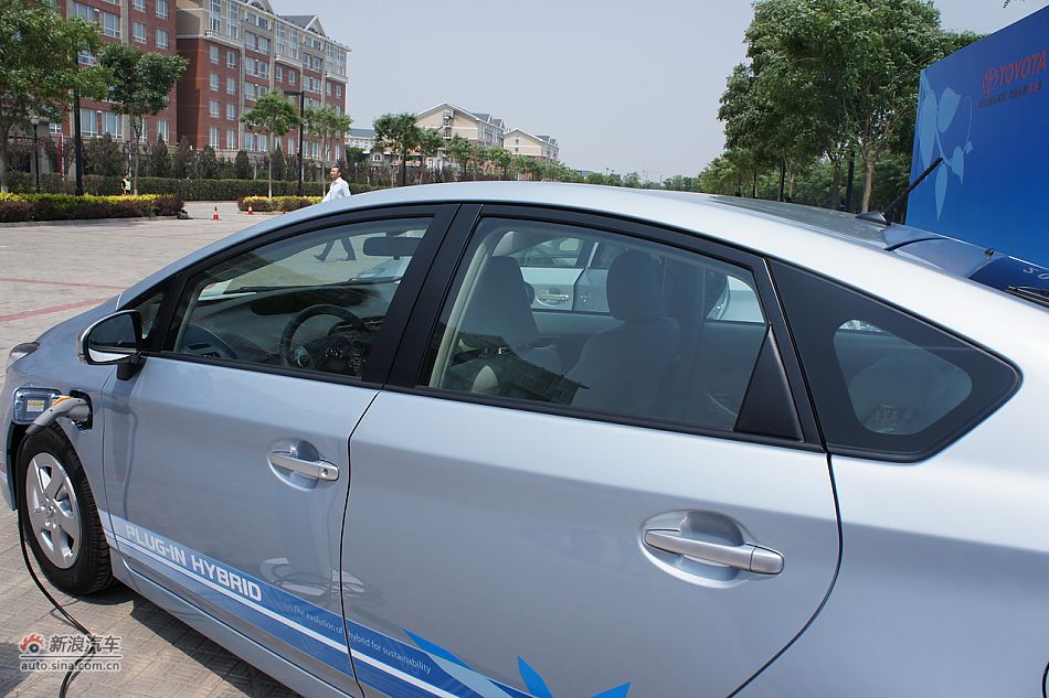 外插充电式混合动力普锐斯