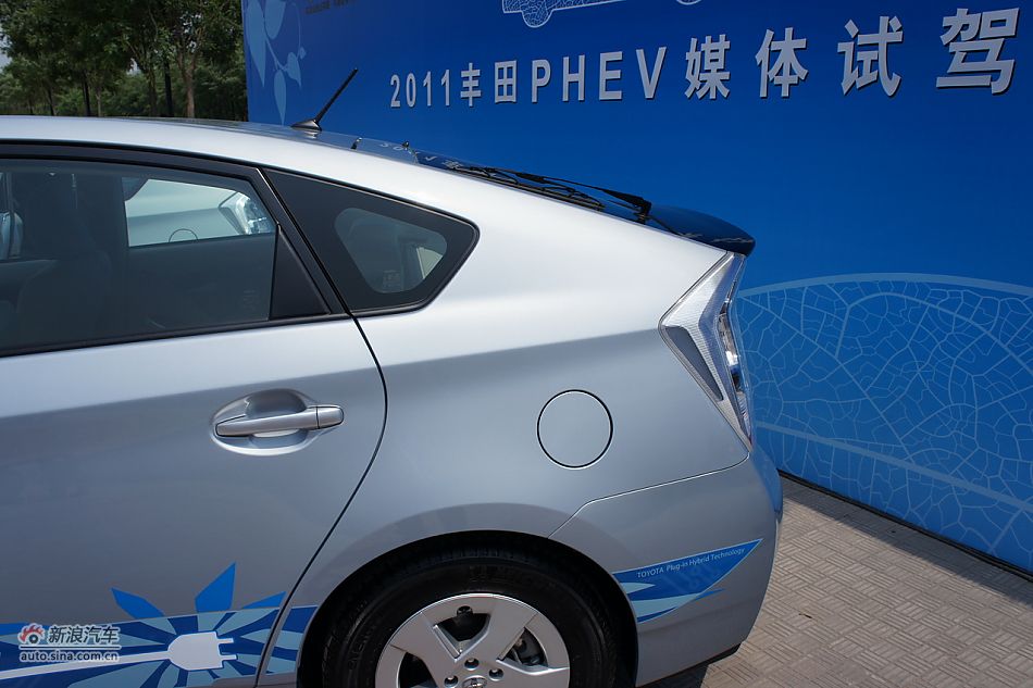 外插充电式混合动力普锐斯