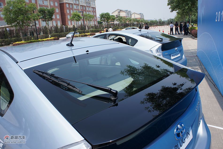 外插充电式混合动力普锐斯