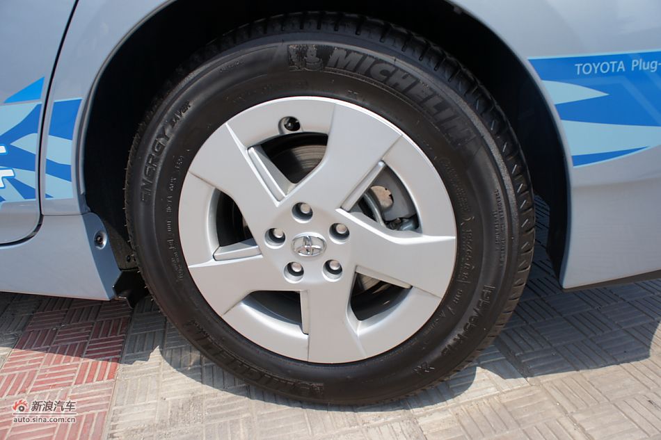 外插充电式混合动力普锐斯