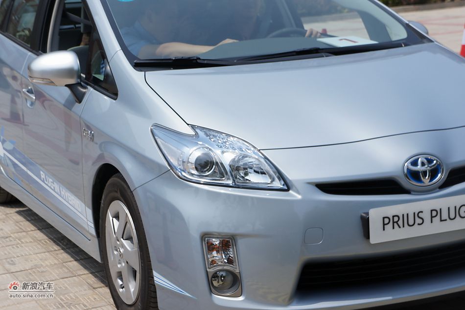 外插充电式混合动力普锐斯