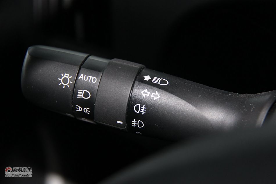 2012款普锐斯混动CVT豪华先进型