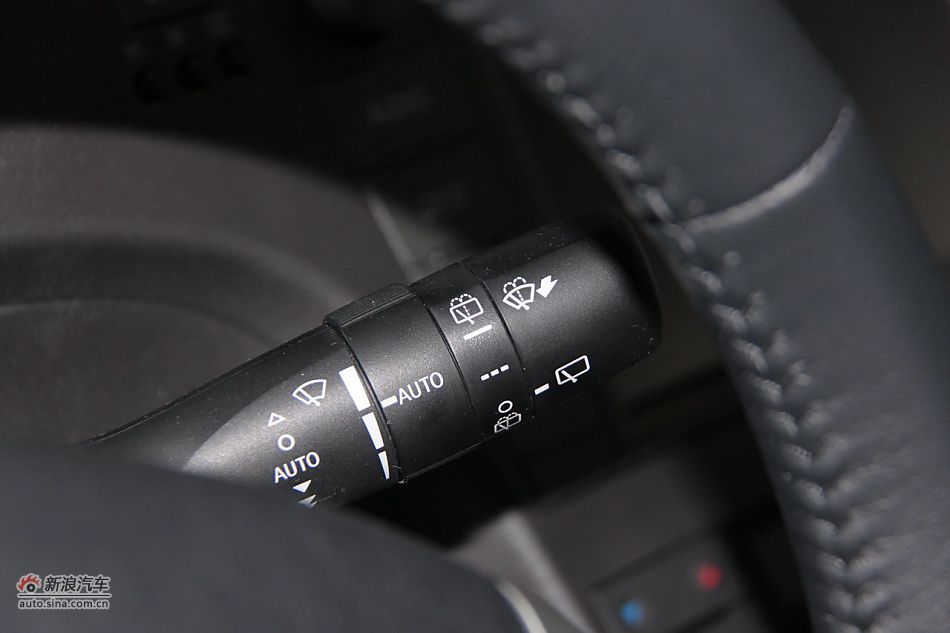 2012款普锐斯混动CVT豪华先进型