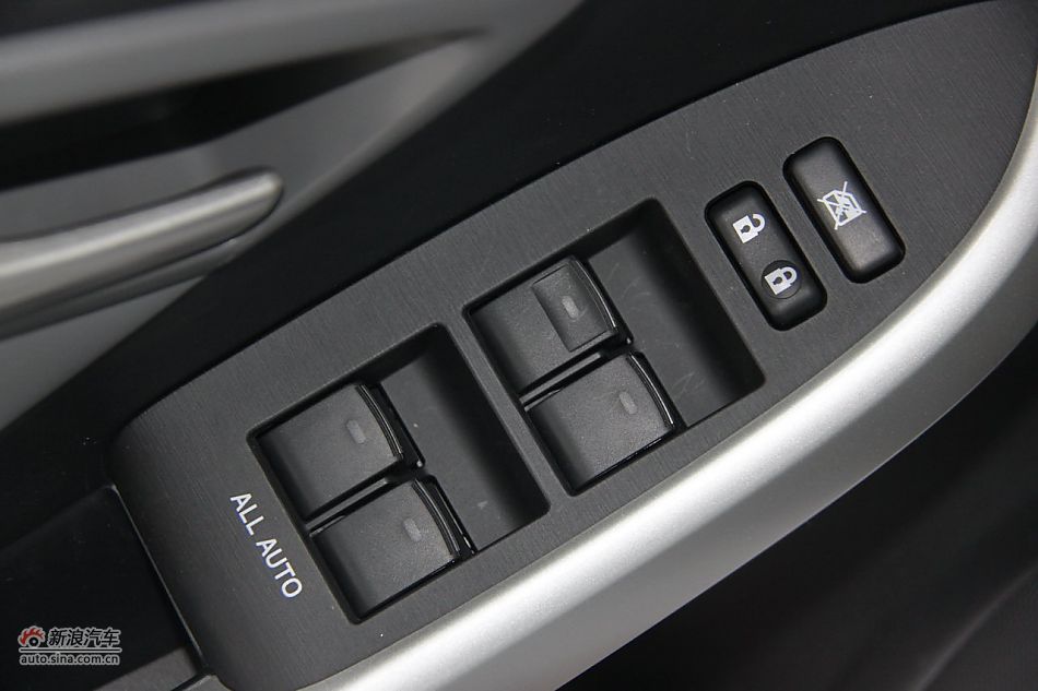 2012款普锐斯混动CVT豪华先进型