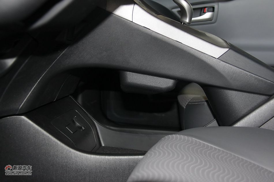 2012款普锐斯混动CVT豪华先进型