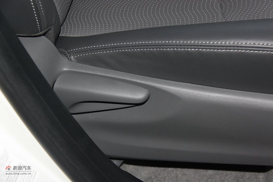 2012款普锐斯混动CVT豪华先进型