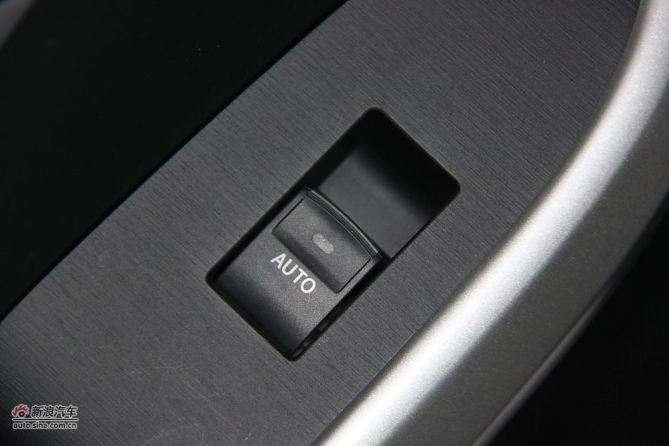 2012款普锐斯混动CVT豪华先进型