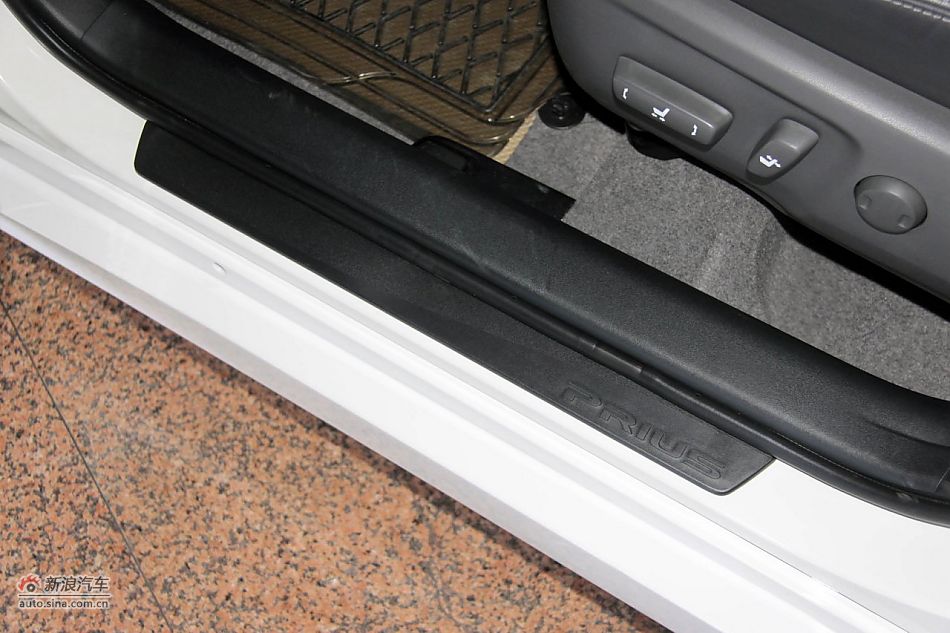 2012款普锐斯混动CVT豪华先进型