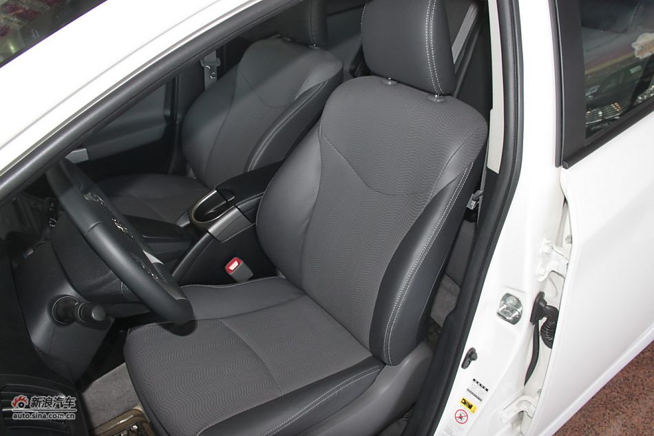 2012款普锐斯混动CVT豪华先进型