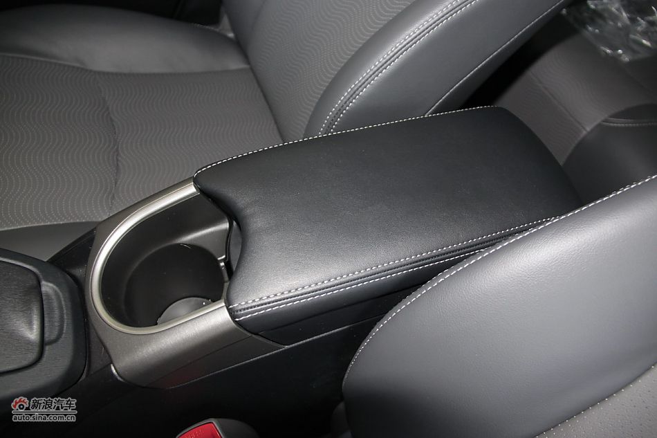 2012款普锐斯混动CVT豪华先进型