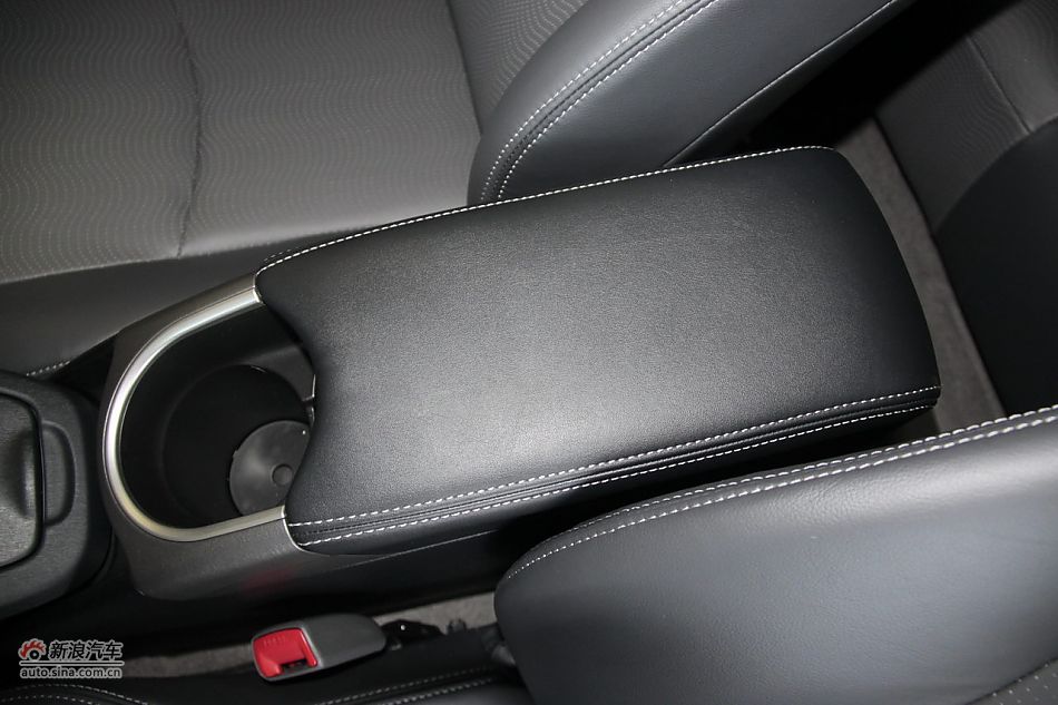 2012款普锐斯混动CVT豪华先进型