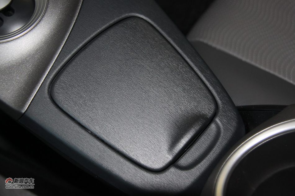 2012款普锐斯混动CVT豪华先进型