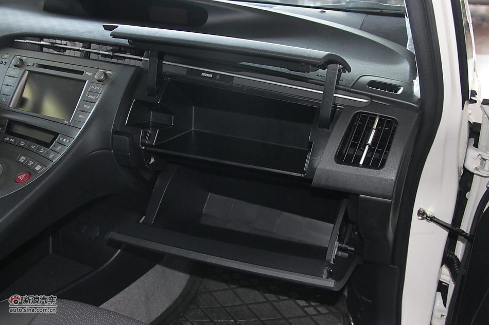 2012款普锐斯混动CVT豪华先进型