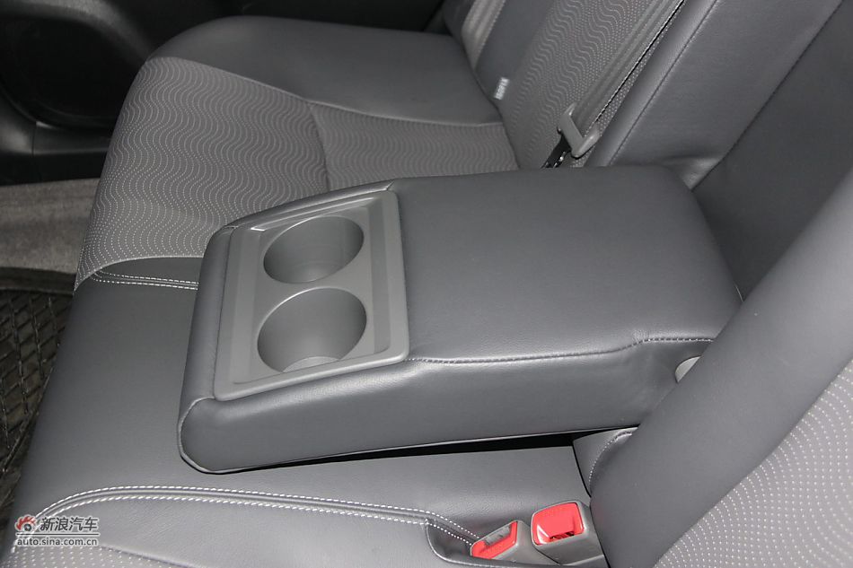 2012款普锐斯混动CVT豪华先进型