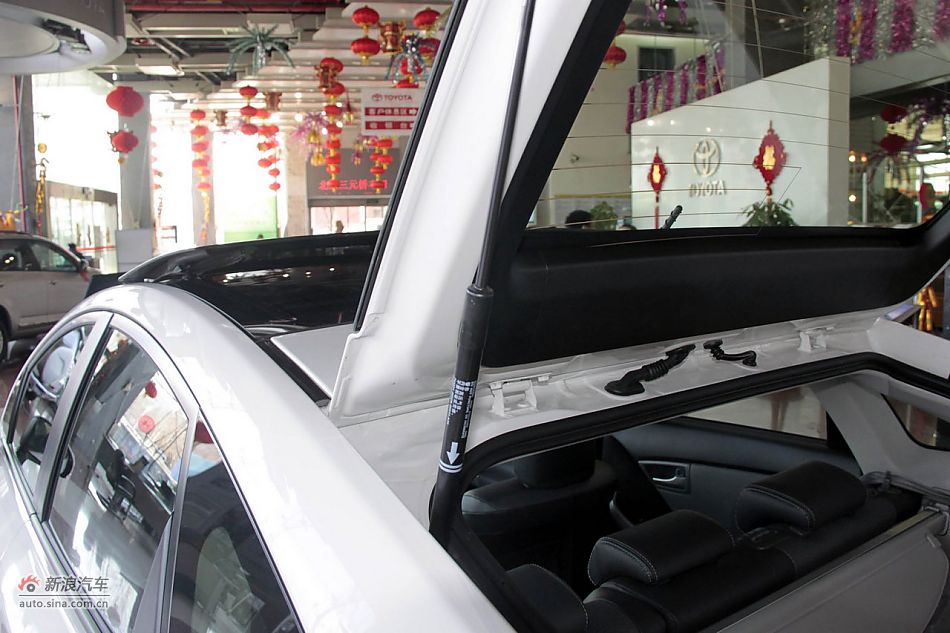 2012款普锐斯混动CVT豪华先进型