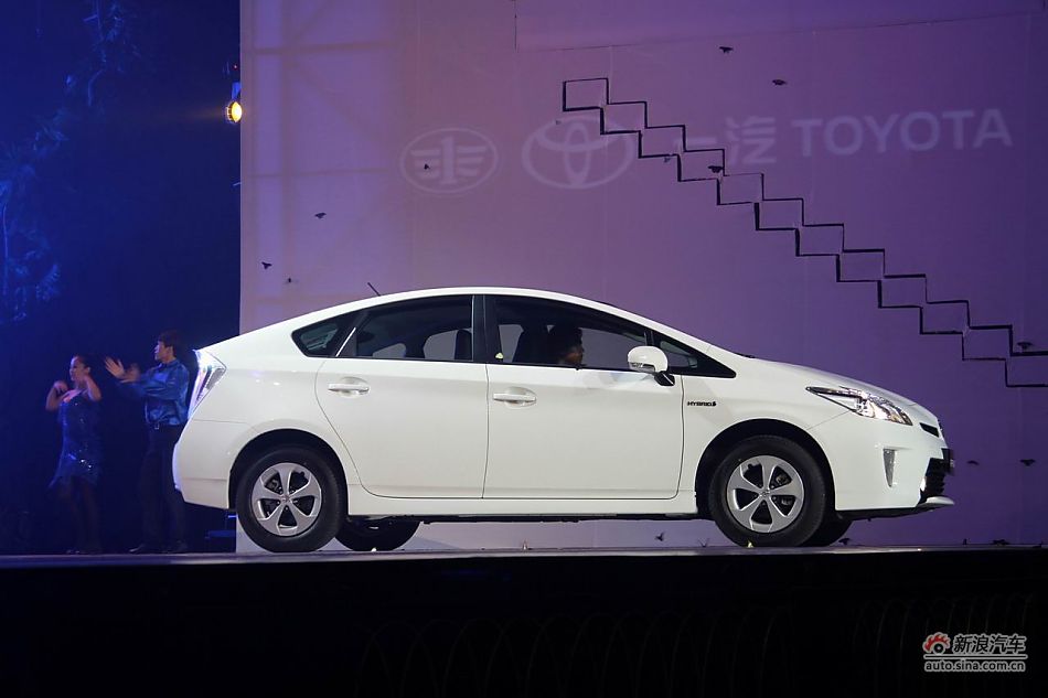 2012款普锐斯上市现场车型