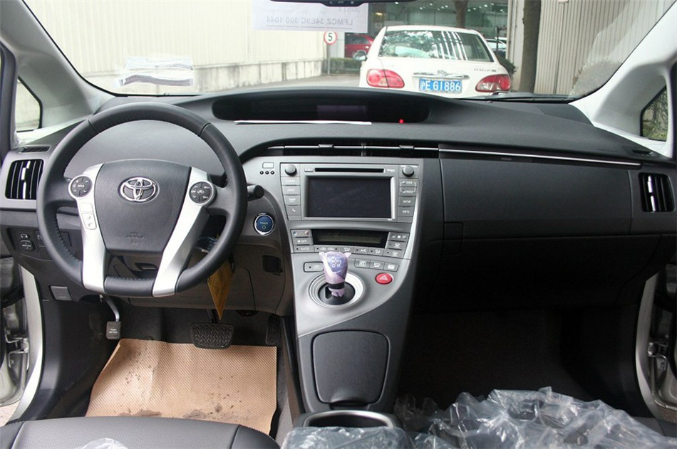 2012款普锐斯CVT标准版