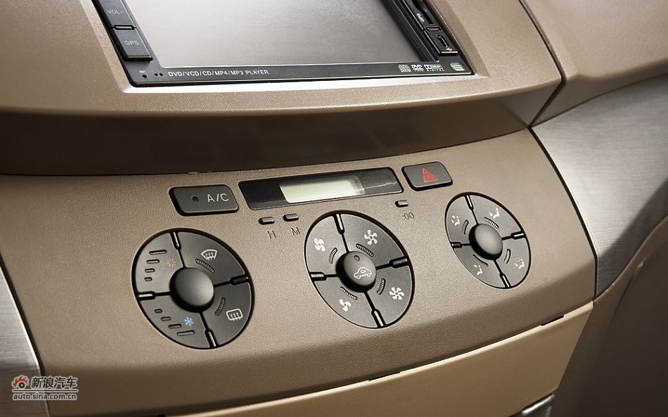 2010款永源A380五门版米色内饰