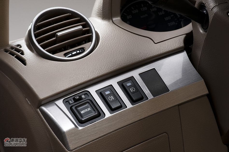2010款永源A380五门版米色内饰