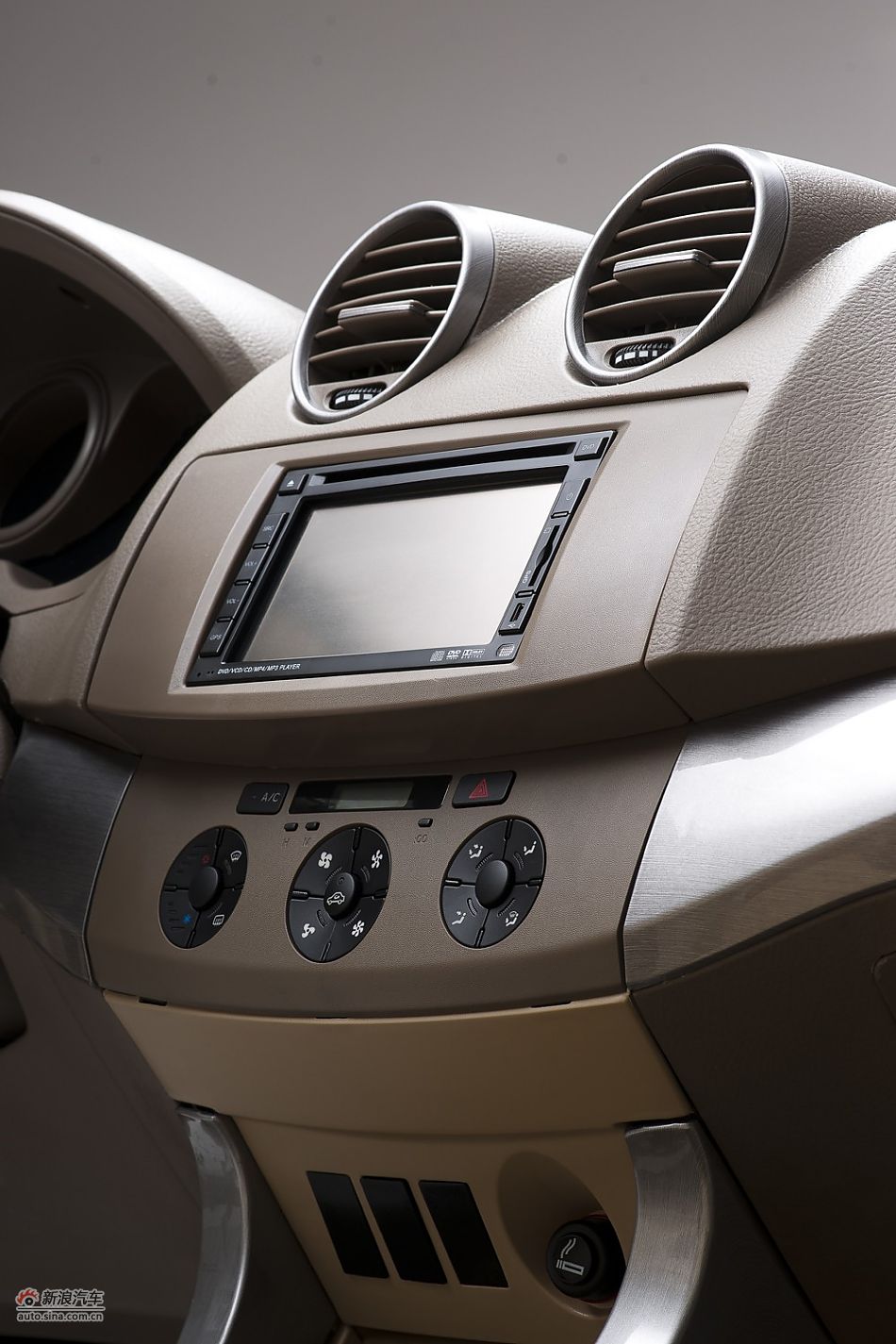 2010款永源A380五门版米色内饰