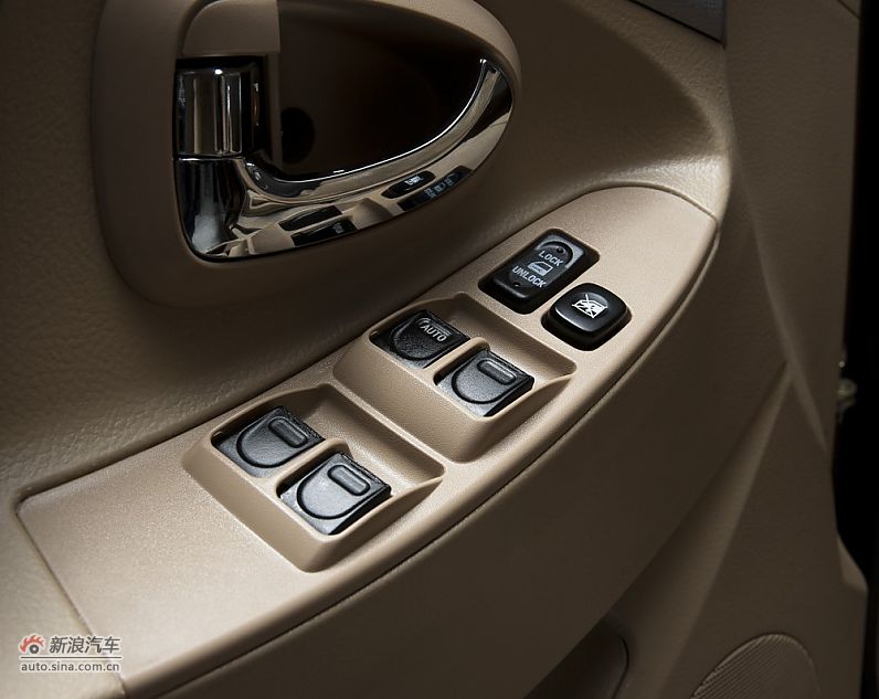2010款永源A380五门版米色内饰
