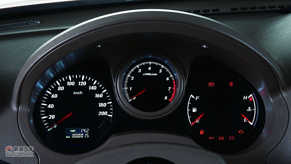 2010款永源A380五门版米色内饰