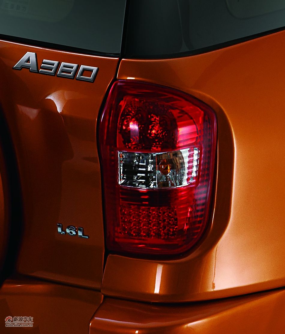 2010款永源A380三门版车身细节