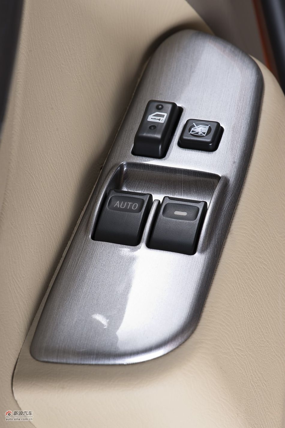 2010款永源A380三门版米色内饰