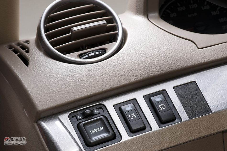 2010款永源A380三门版米色内饰