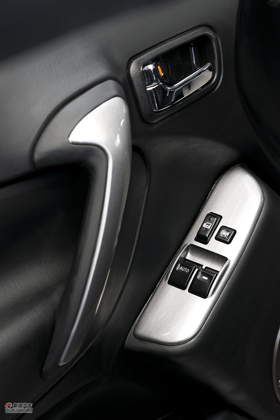 2010款永源A380三门版黑色内饰