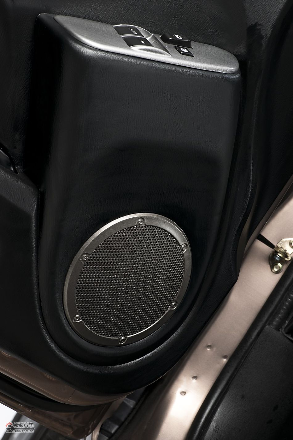 2010款永源A380三门版黑色内饰