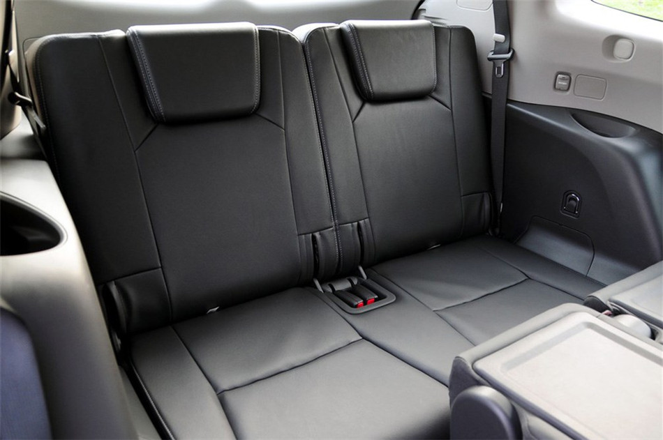 2011款 3.6L AT 7座基本型 座椅空间