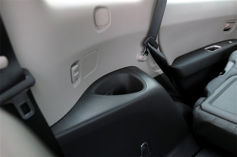 2011款 3.6L AT 7座基本型 座椅空间