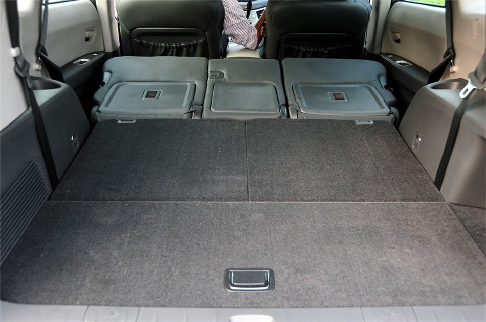 2011款 3.6L AT 7座基本型 座椅空间