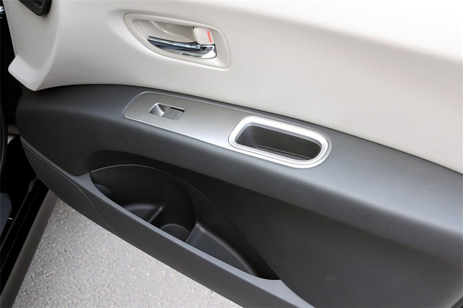 2011款 3.6L AT 7座基本型 座椅空间